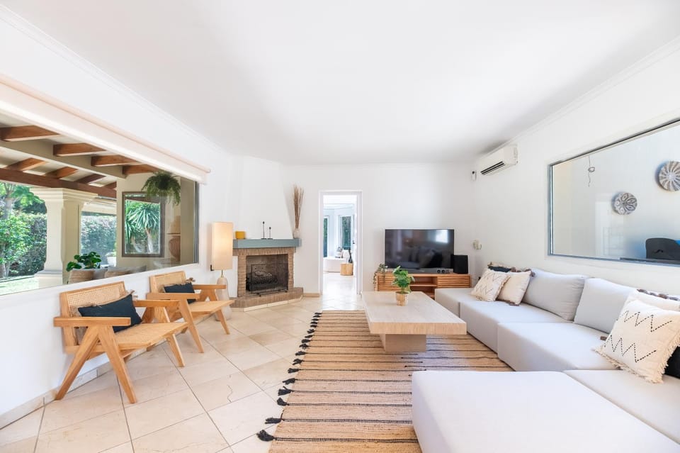 NEW beachside Villa with private pool Villa in Marbella