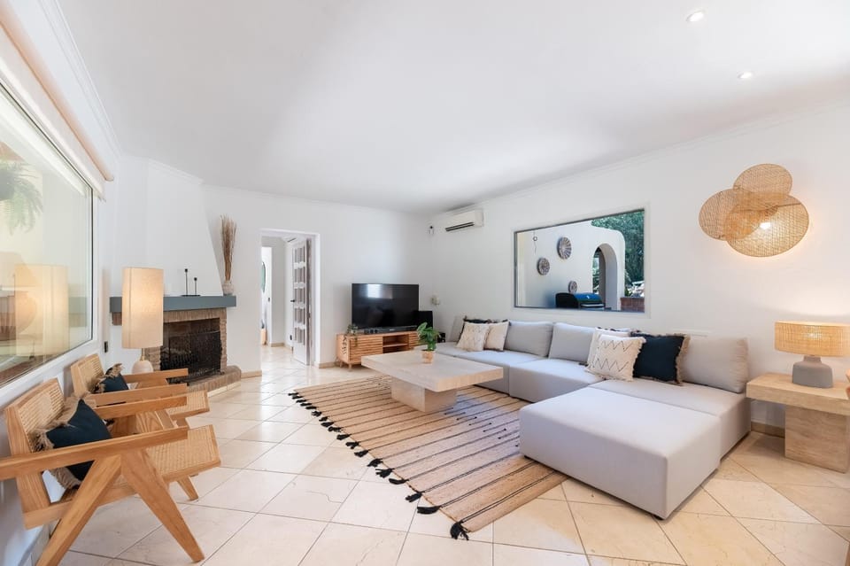 NEW beachside Villa with private pool Villa in Marbella