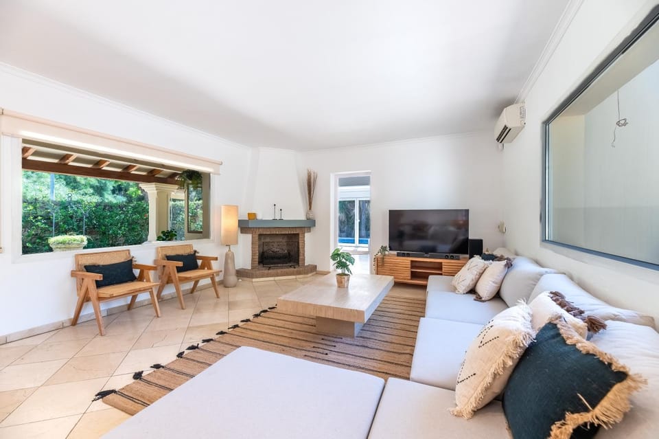 NEW beachside Villa with private pool Villa in Marbella