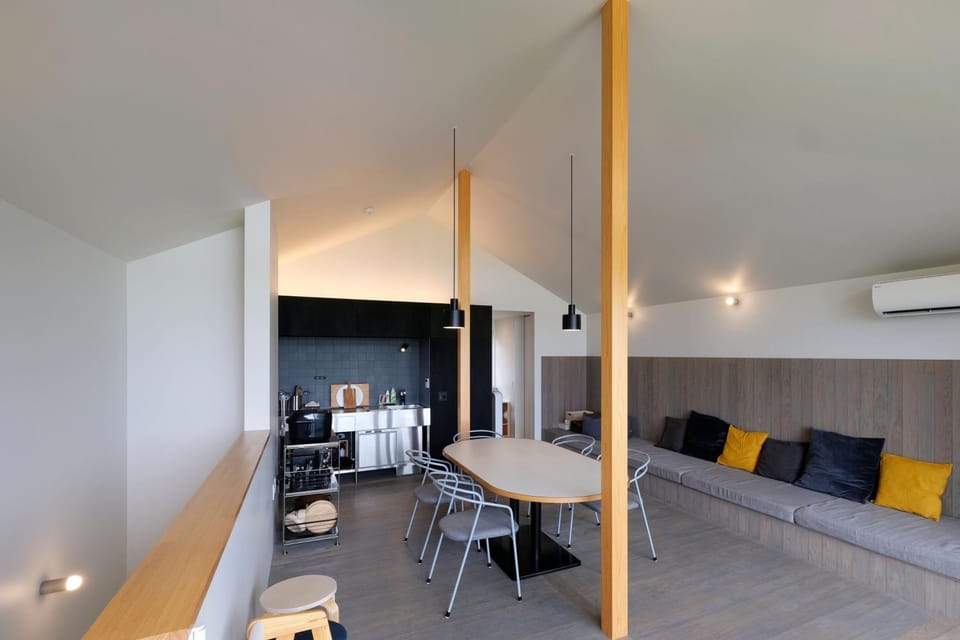 Coffee/tea facilities, Kitchen or kitchenette, Living room, Dining area, air conditioner