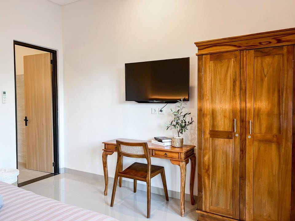 Kayu Tulang - Island Boy Guesthouse Prime Canggu Hotel in North Kuta