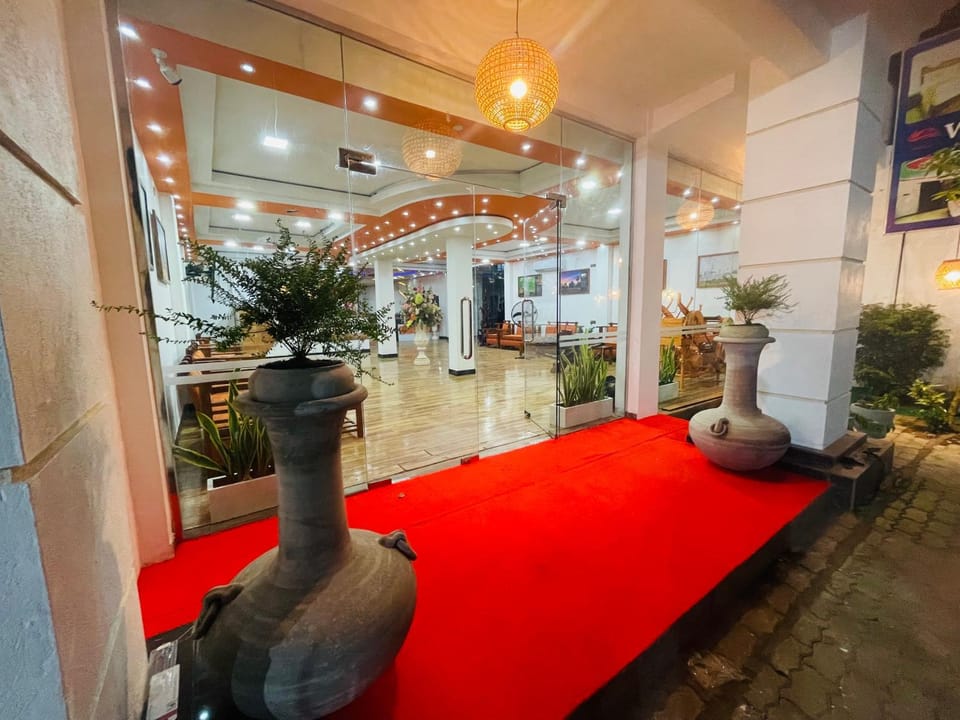 Property building, Restaurant/places to eat