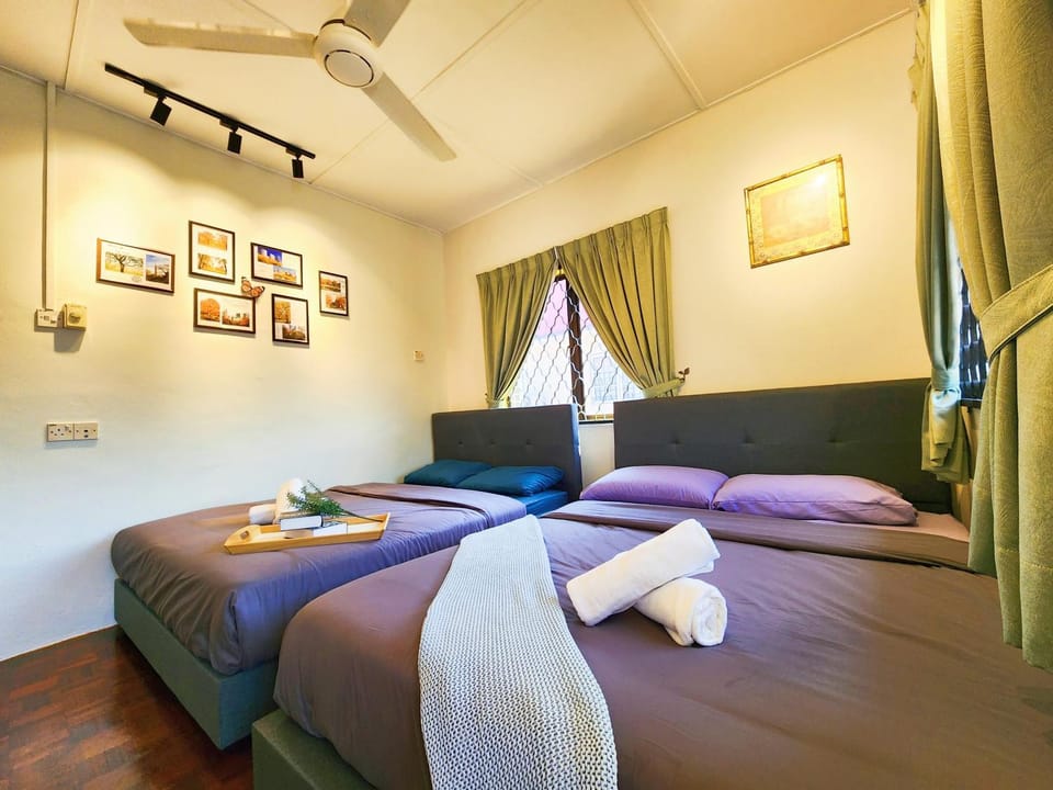 Bed, Photo of the whole room, Bedroom, towels, air conditioner