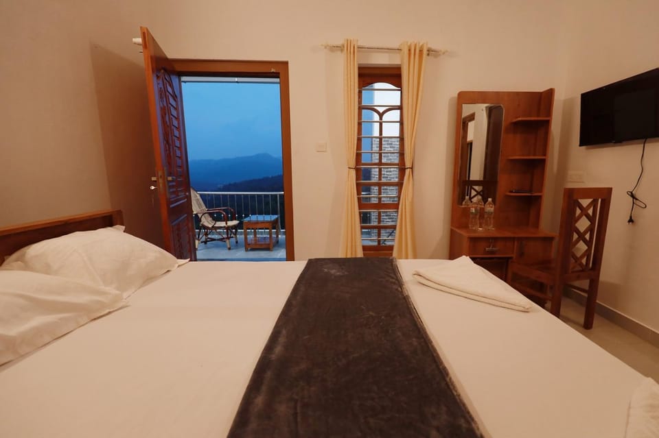 Bed, TV and multimedia, Photo of the whole room, Bedroom, Mountain view