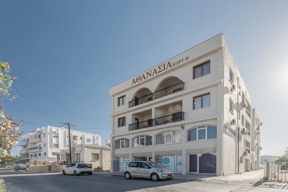 Property building, Day, Location