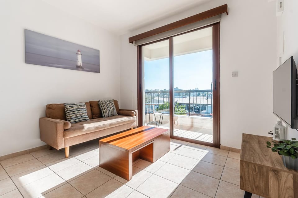 Patio, Communal lounge/ TV room, TV and multimedia, View (from property/room), Balcony/Terrace, Living room, Seating area, Evening entertainment