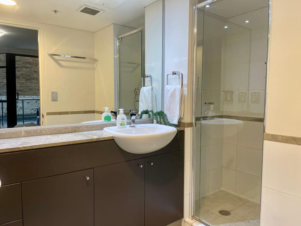 Shower, Bathroom, towels