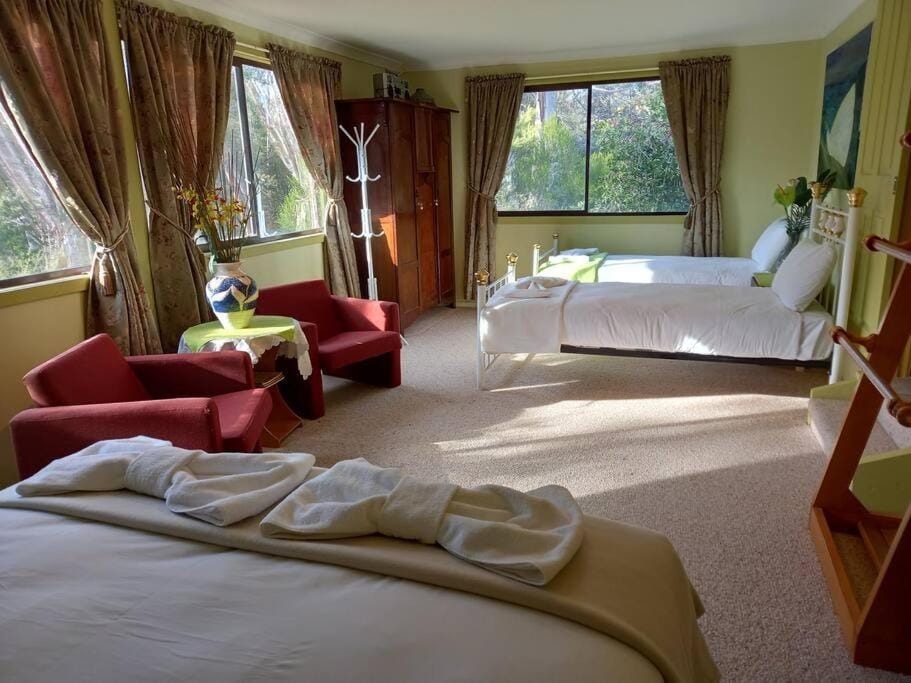 Seating area, Bedroom