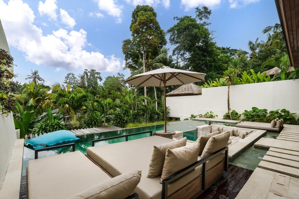 Natural landscape, Garden, View (from property/room), Seating area, Garden view, Pool view, Swimming pool, sunbed