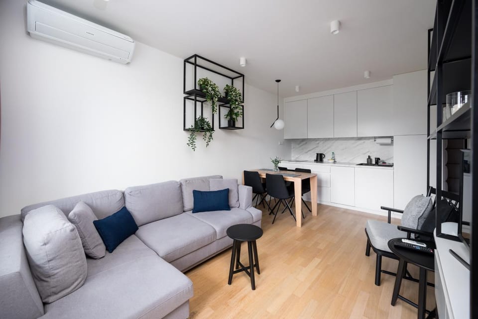 TV and multimedia, Kitchen or kitchenette, Living room, Seating area, Dining area, oven, stove, air conditioner