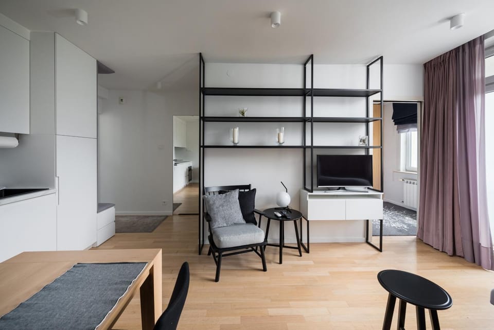 TV and multimedia, Living room, Photo of the whole room, Seating area, Dining area