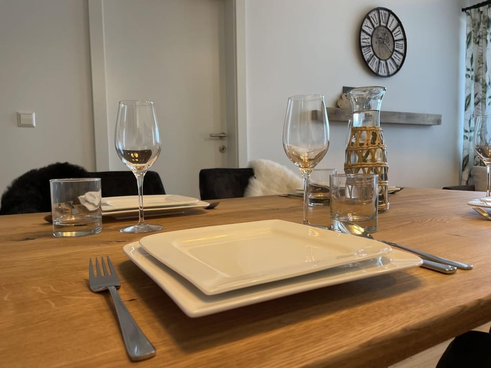 Seating area, Dining area