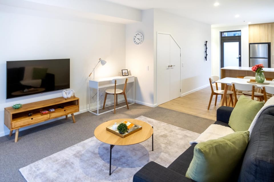 TV and multimedia, Living room, Seating area, Dining area, Evening entertainment