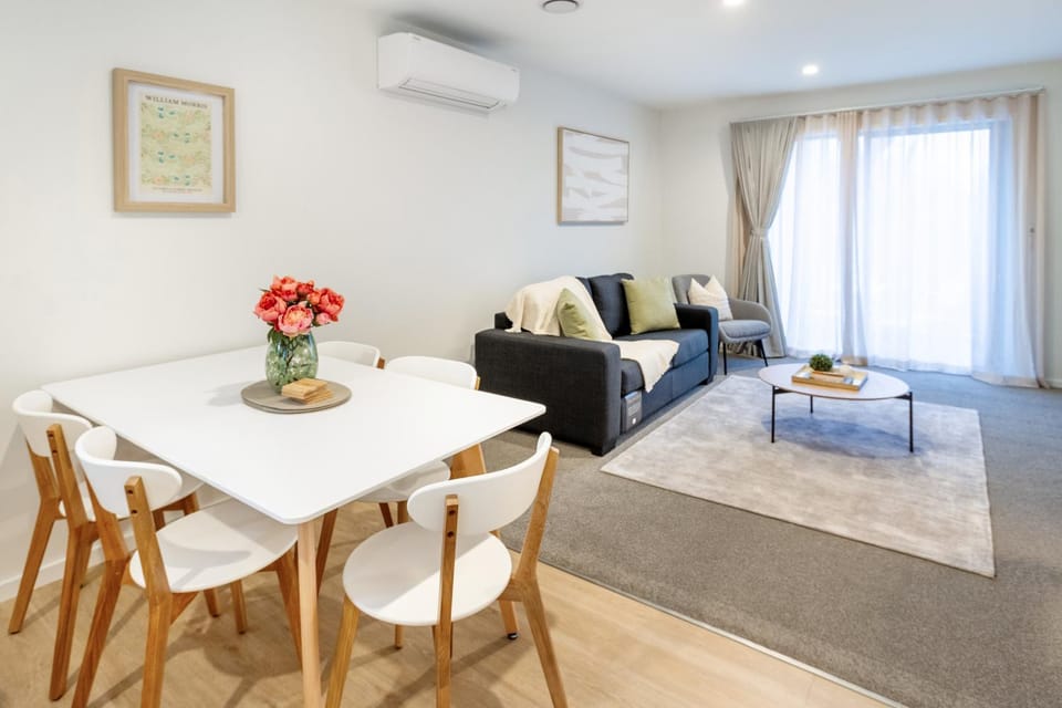 Living room, Seating area, Dining area, air conditioner
