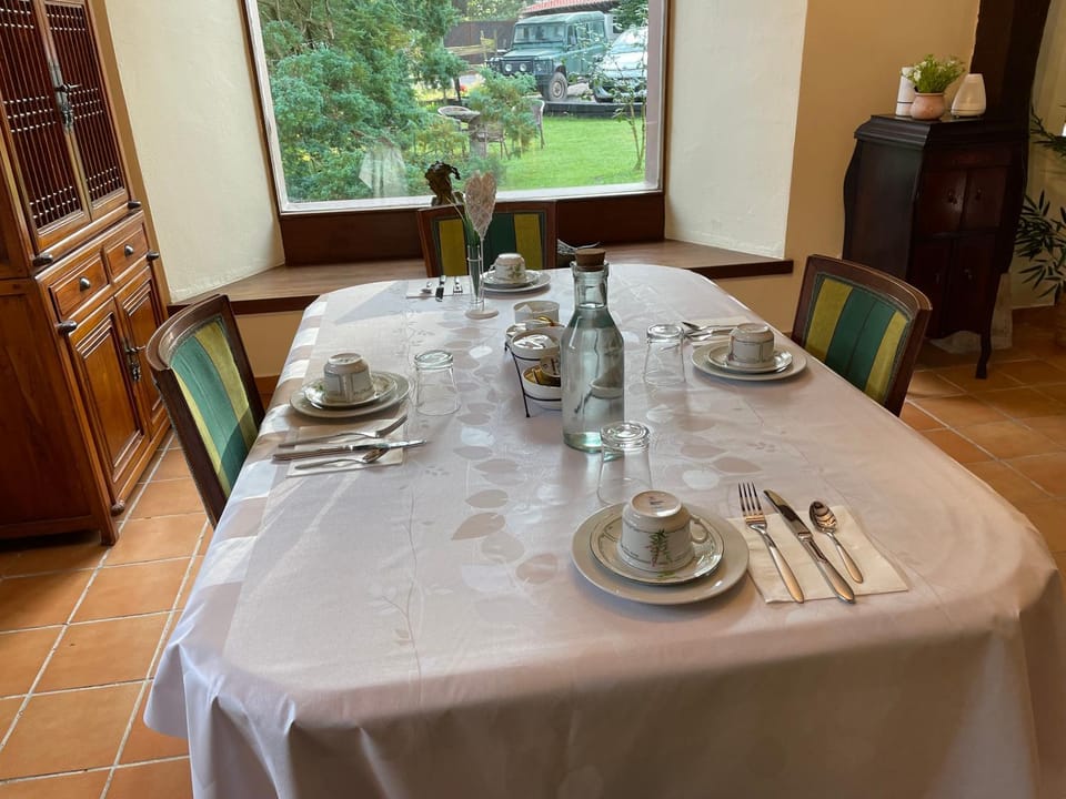 Coffee/tea facilities, Food and drinks, Dining area, Food, Breakfast