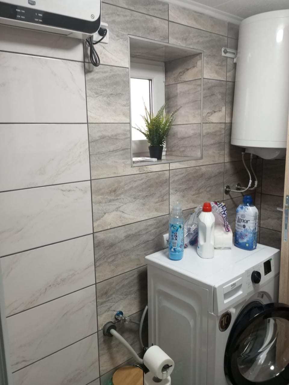 Bathroom, washing machine