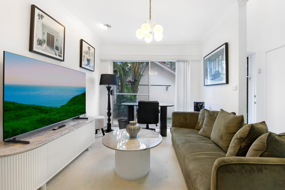 TV and multimedia, Seating area, Evening entertainment