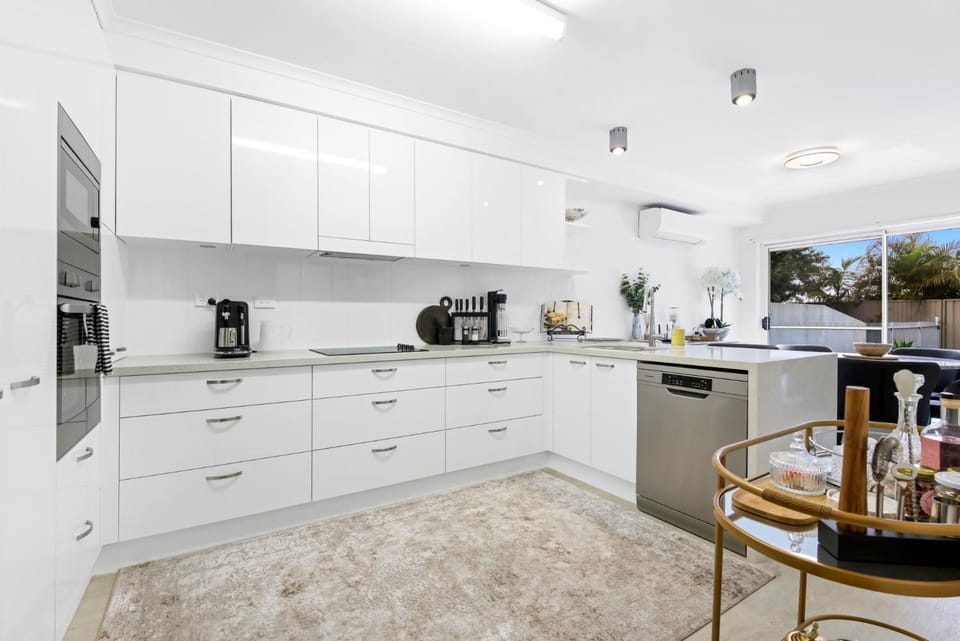 Coffee/tea facilities, Kitchen or kitchenette, dishwasher, toaster