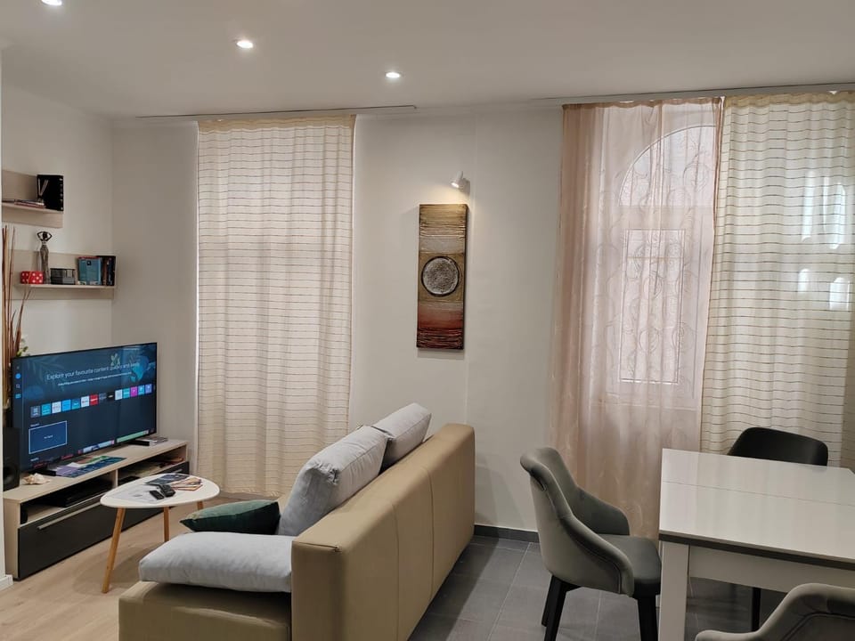 TV and multimedia, Living room, Seating area
