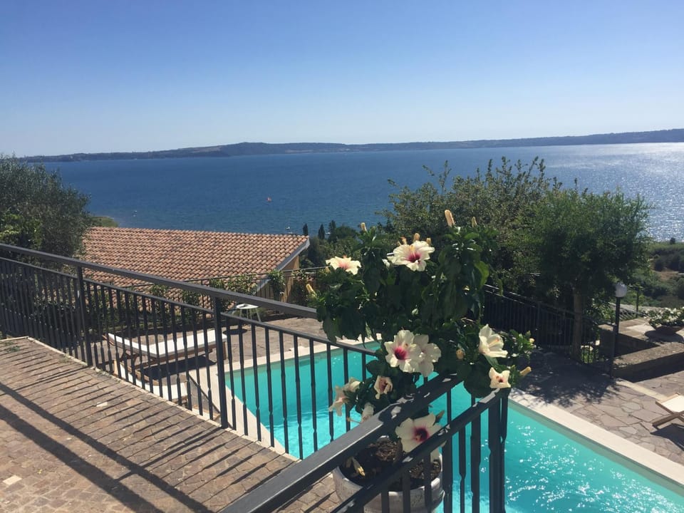Villa sul lago a 35 minuti da Roma Villa in Lazio