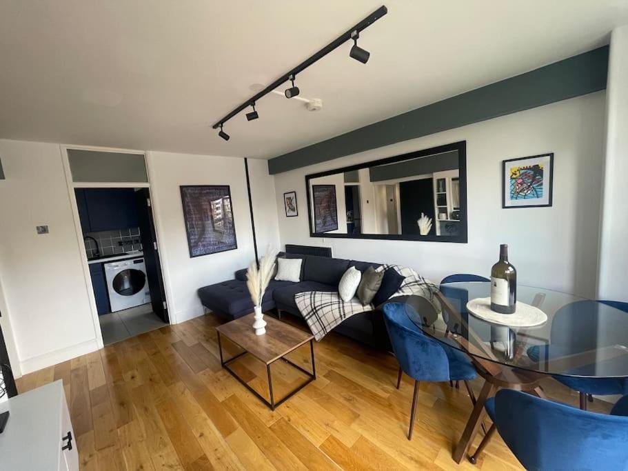 NEW Deluxe Central 2Bed Beautiful Apartment Old St Apartment in London Borough of Islington
