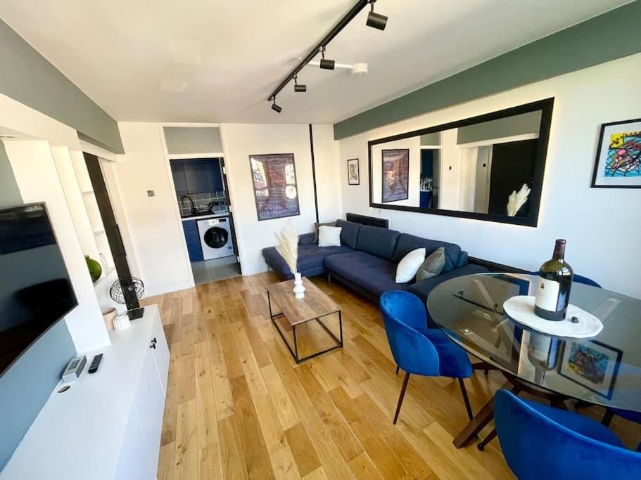 NEW Deluxe Central 2Bed Beautiful Apartment Old St Apartment in London Borough of Islington