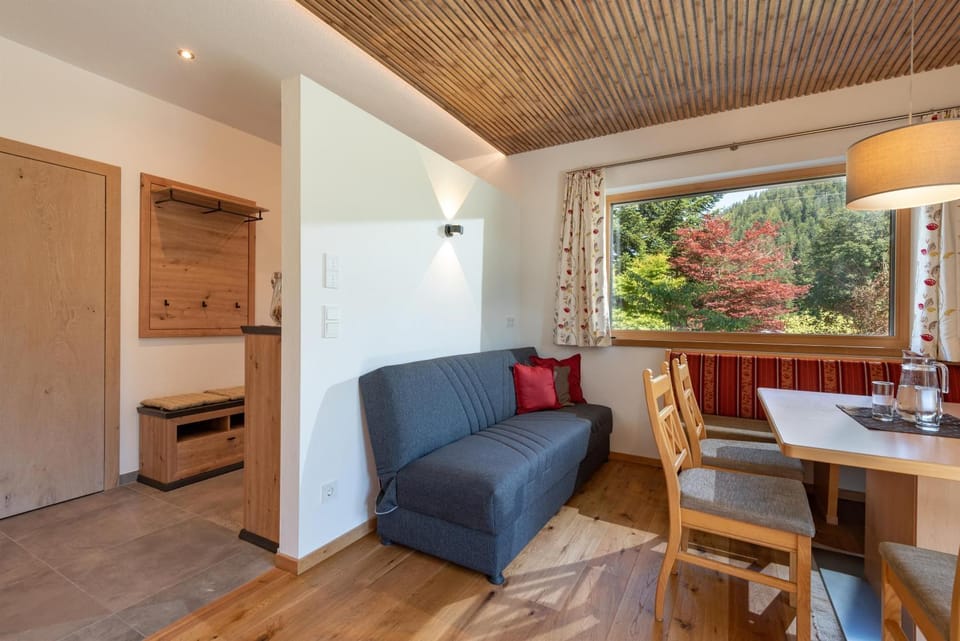 Kitchen or kitchenette, Seating area, Dining area