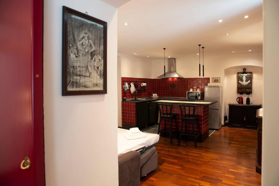 Bed, Coffee/tea facilities, Kitchen or kitchenette, Living room, Photo of the whole room, Seating area, Dining area, microwave