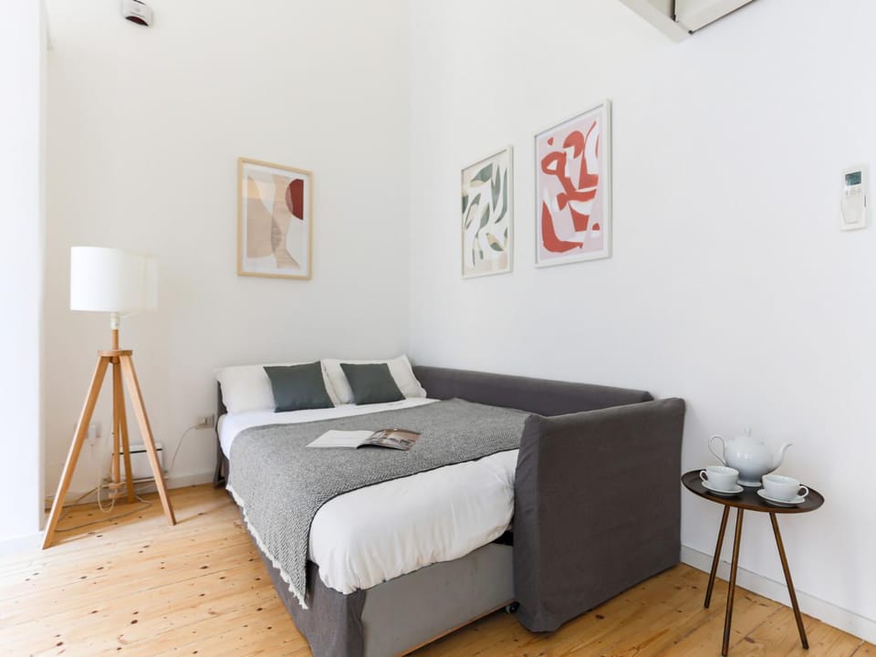 Bed, Living room