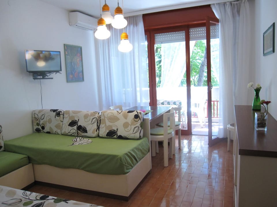 Bed, Living room, Dining area