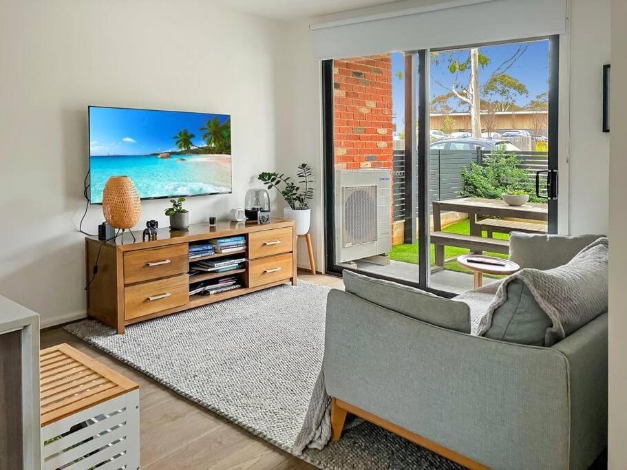 Communal lounge/ TV room, Communal lounge/ TV room, TV and multimedia, Living room, Evening entertainment