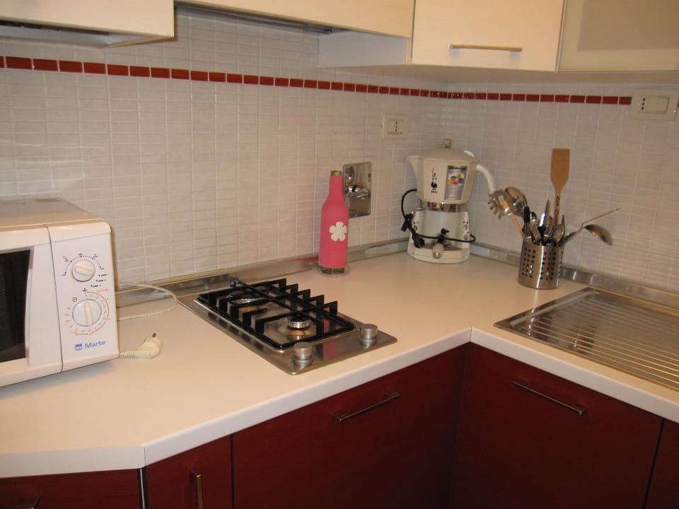 Coffee/tea facilities, Kitchen or kitchenette