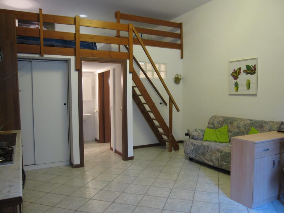 Day, Living room