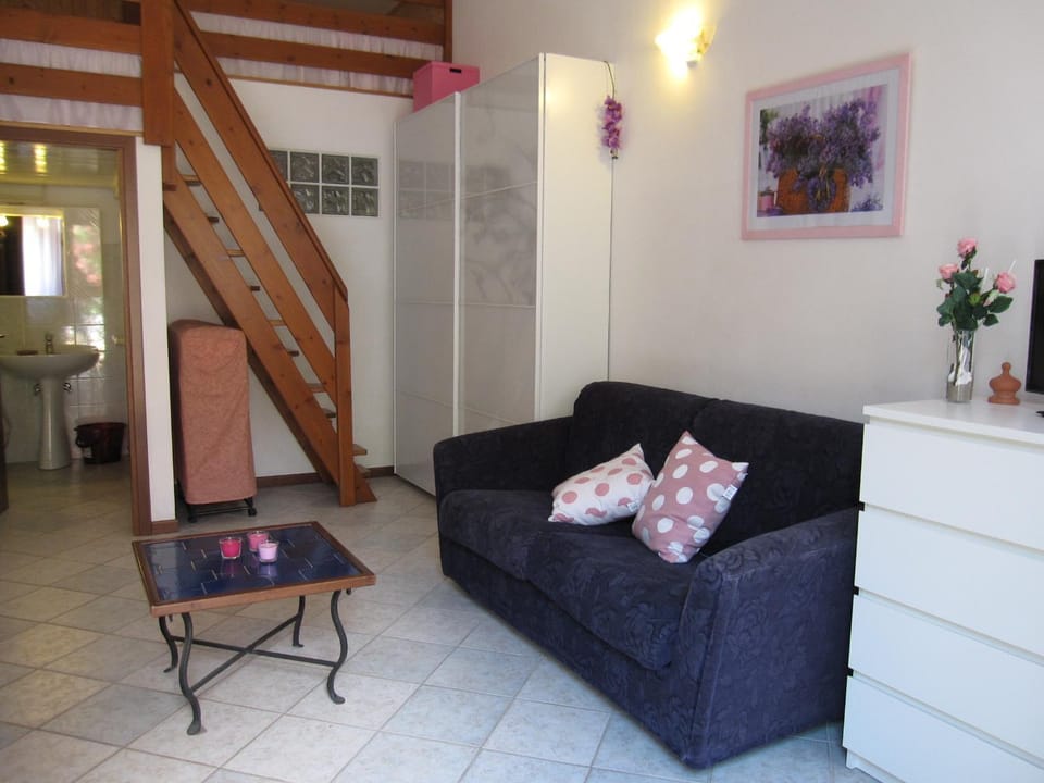 Day, Living room