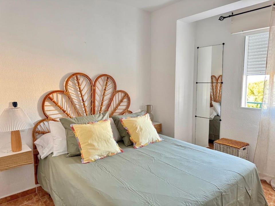 Bed, Photo of the whole room, Bedroom, wardrobe