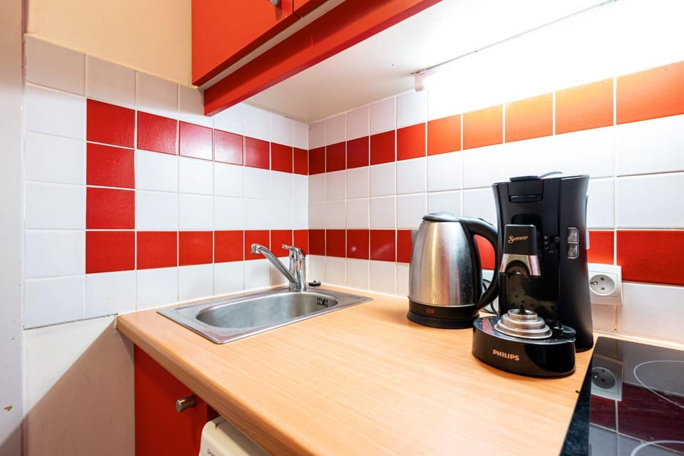 Kitchen or kitchenette, Living room