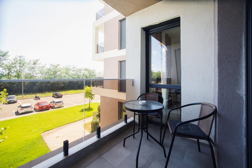 Property building, View (from property/room), Balcony/Terrace, Balcony/Terrace, Seating area, Parking