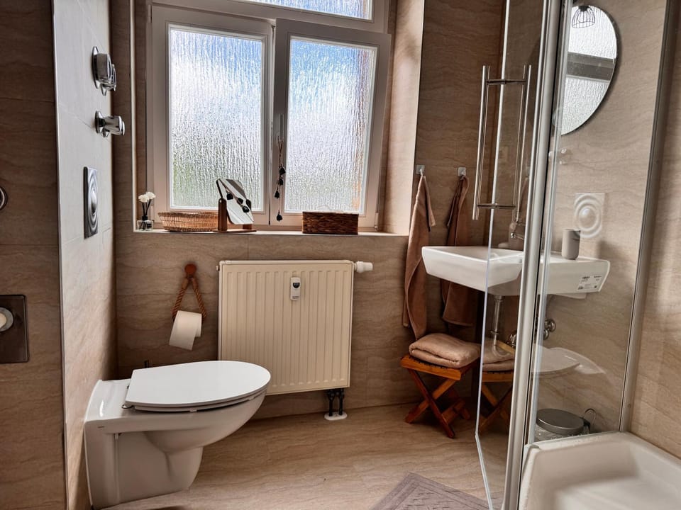 Shower, Toilet, Bathroom