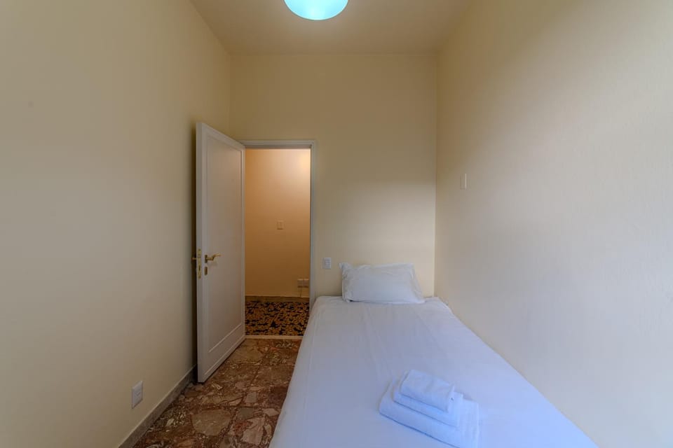 Bed, Photo of the whole room, Bedroom, heating, internet, towels