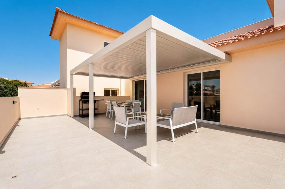 2BR Apartment with Pools - Analise by Premier Apartment in Paralimni