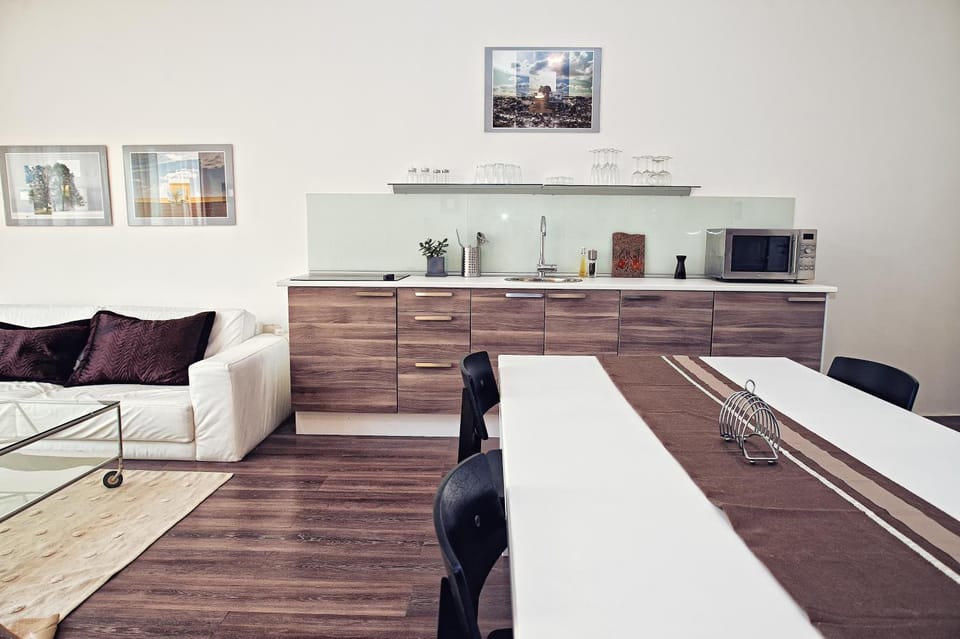 Kitchen or kitchenette, Seating area, Dining area