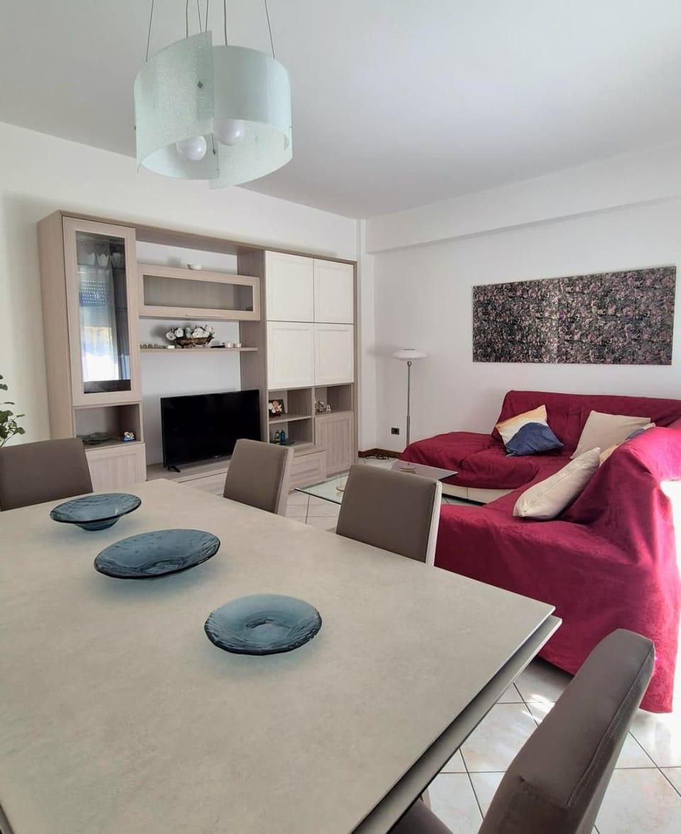 Communal lounge/ TV room, Living room, Seating area