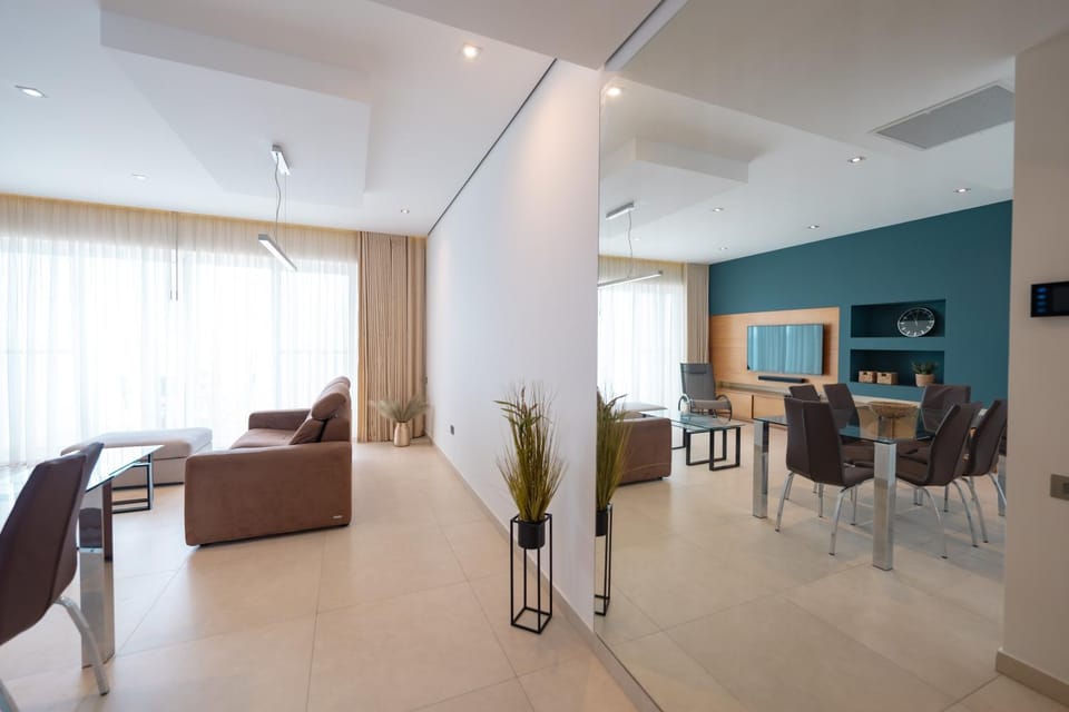 Stunning Seafront Flat in Sliema Apartment in Sliema