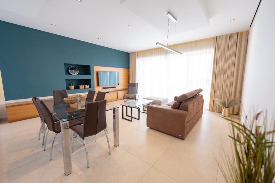 Stunning Seafront Flat in Sliema Apartment in Sliema