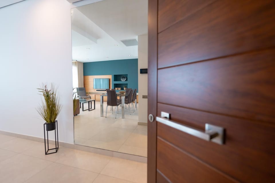 Stunning Seafront Flat in Sliema Apartment in Sliema