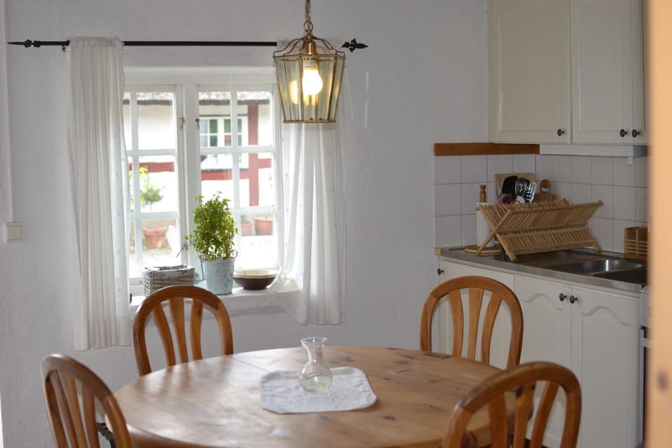 Coffee/tea facilities, Kitchen or kitchenette, Dining area