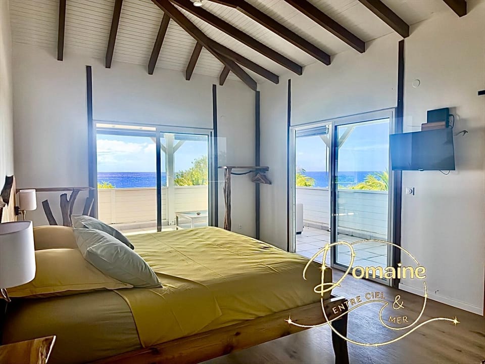 Bed, TV and multimedia, View (from property/room), Photo of the whole room, Bedroom