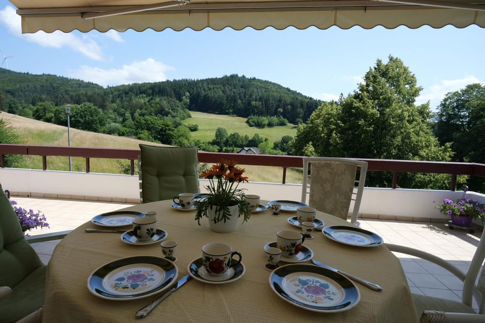 View (from property/room), Balcony/Terrace, Dining area, Mountain view