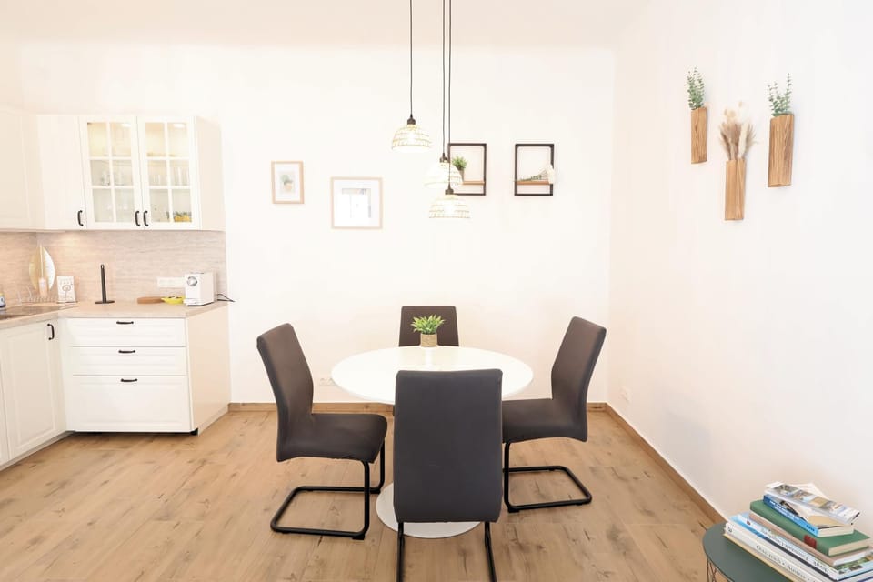 Dining area, kitchen