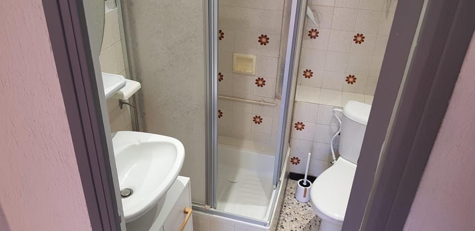 Appartement bas de villa rez de jardin Apartment in French Riviera